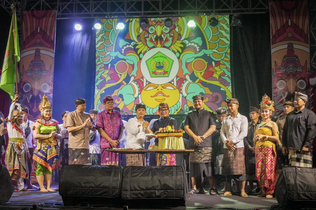 Sekda Adi Arnawa Hadiri HUT Ke-57 ST. Amertha Prawitha Banjar Tegal Jaya, Dalung